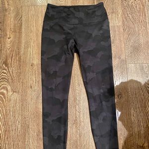 YogaLicious High Waist “Camo” Leggings, size M